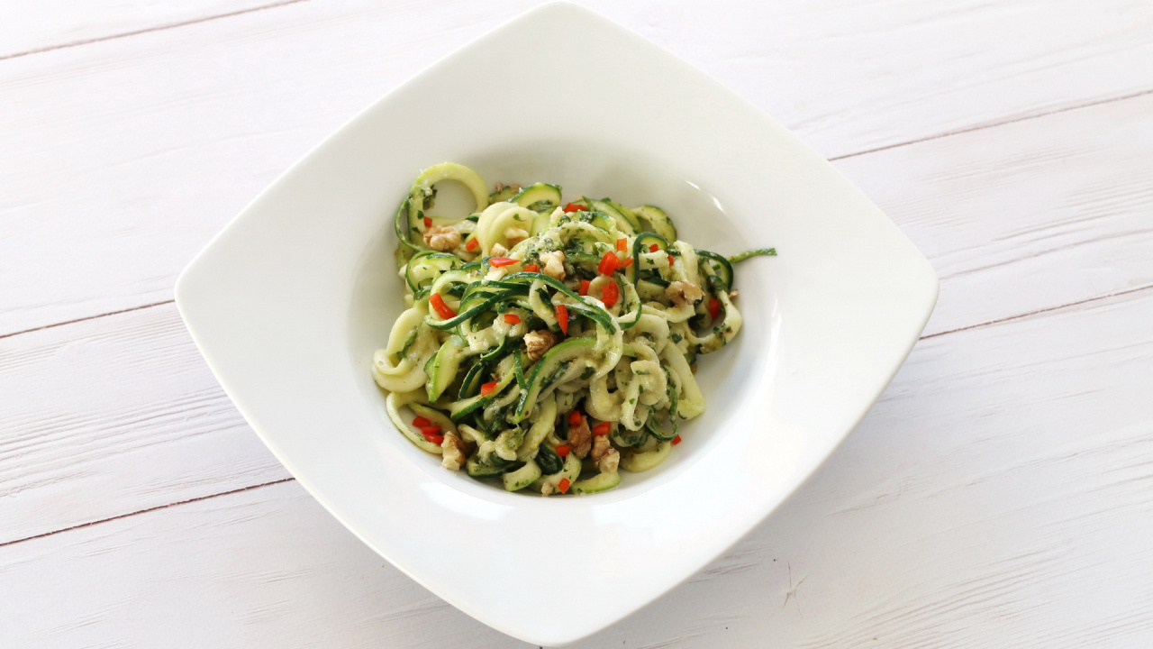 Zucchini spaghetti with pesto