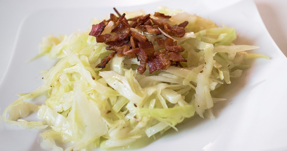 Cabbage salad with Pödör organic argan oil and Pödör pear vinegar