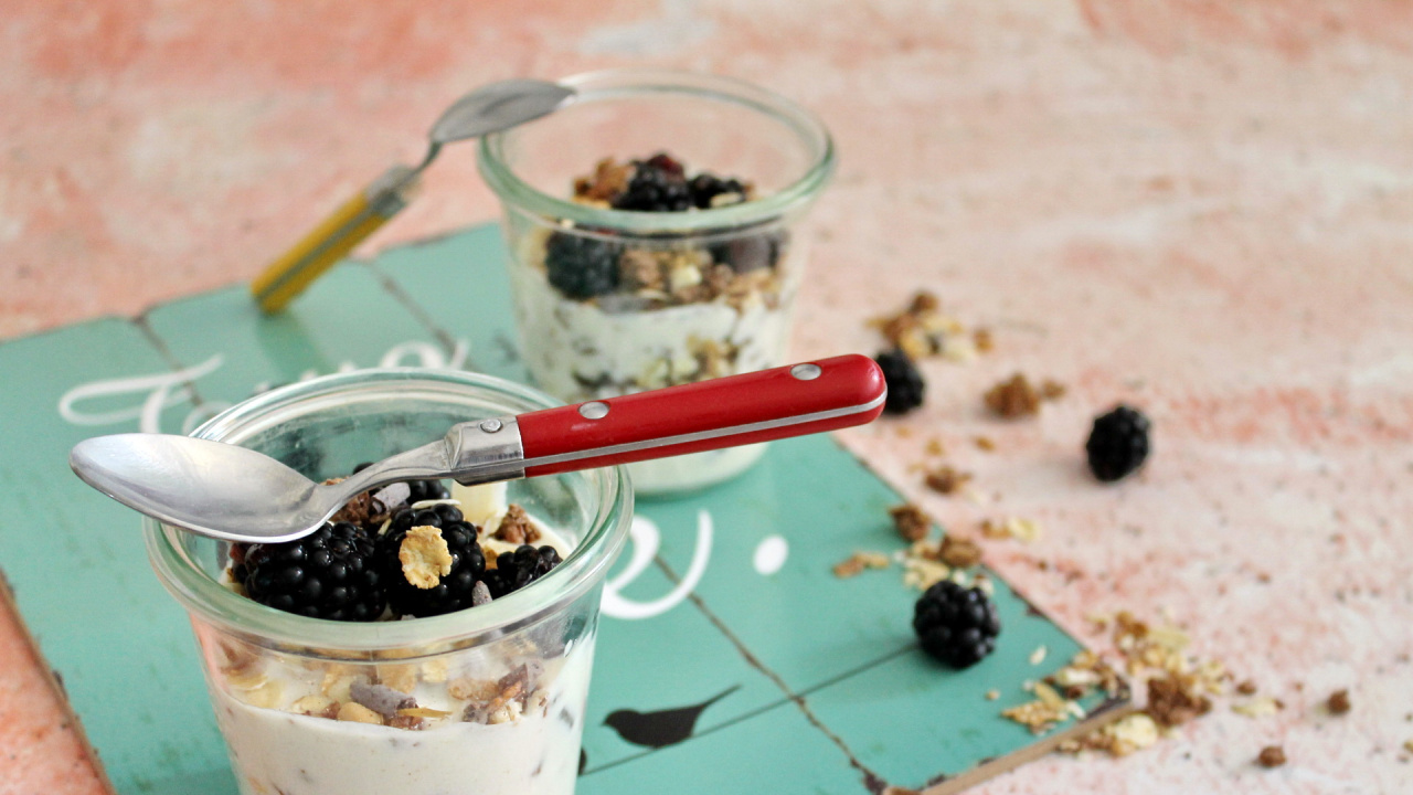 Blackberry yoghurt mousse recipe