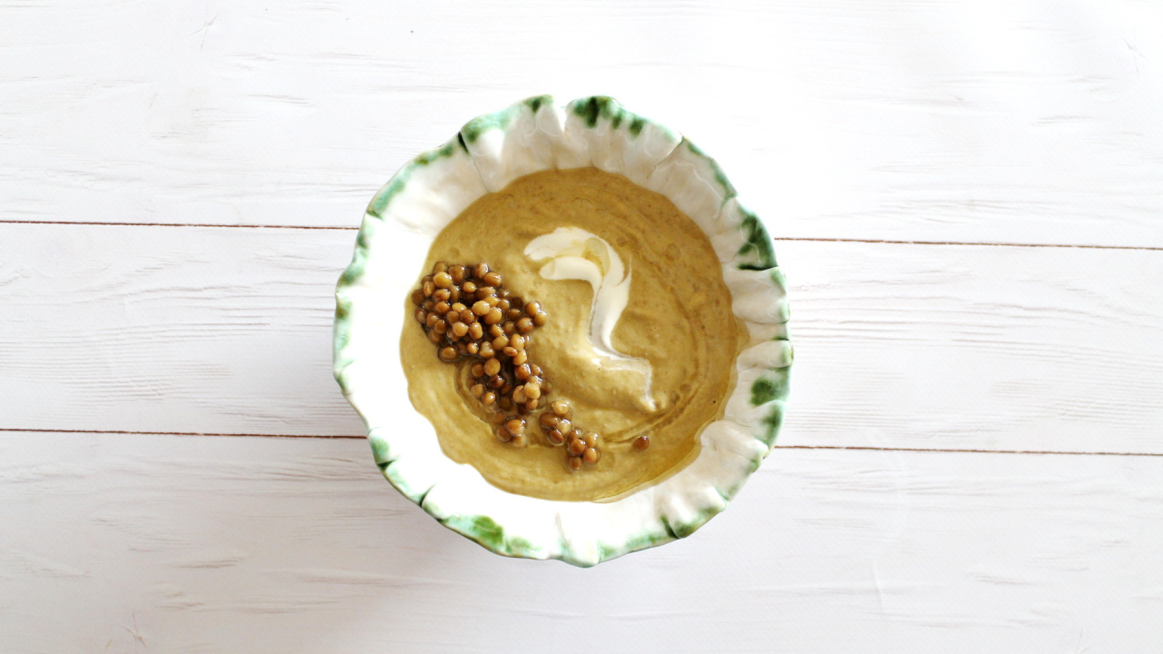 Lentil cream soup with beer vinegar and peanut oil