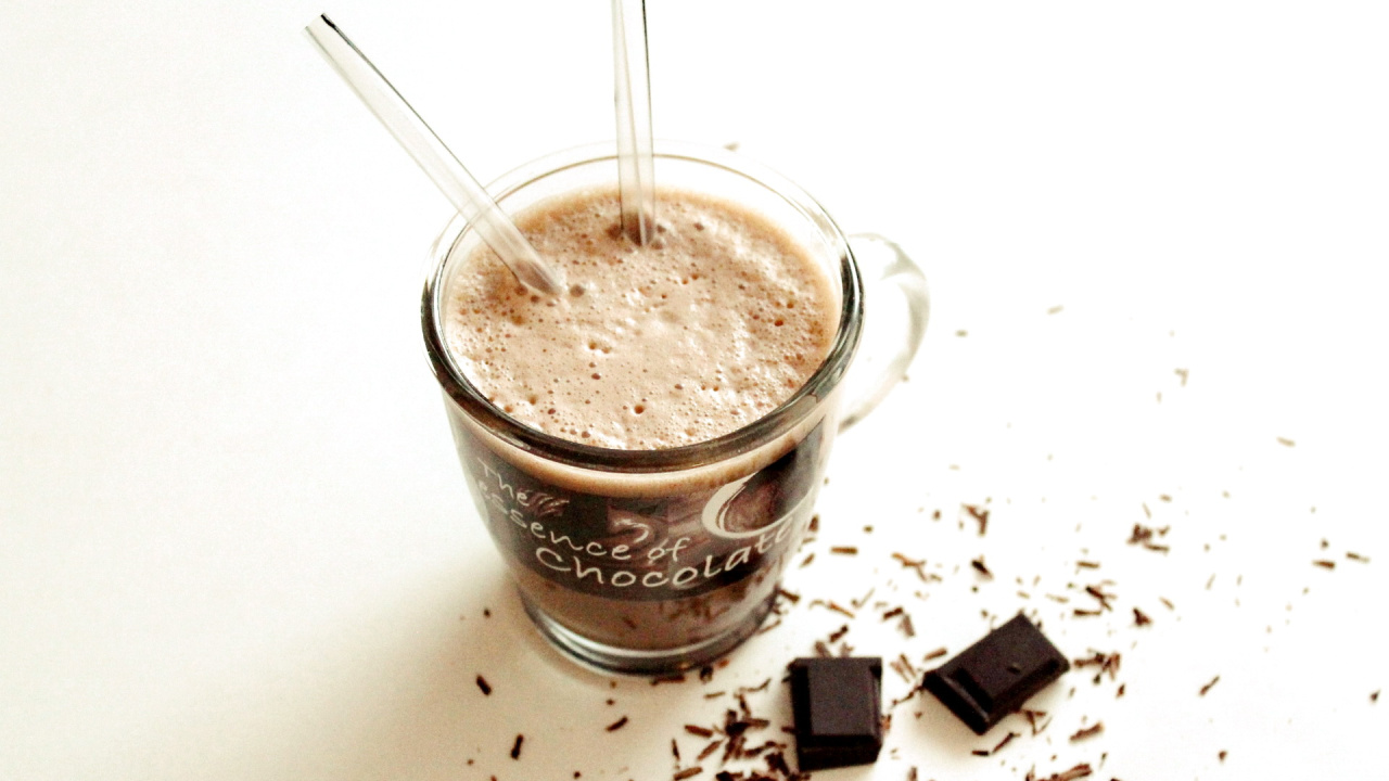 Hot chocolate with hazelnut oil